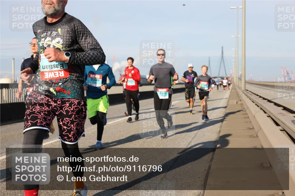 03.10.2025 - Köhlbrandbrückenlauf Lena Gebhardt http://msf.ph/oto/9116796 03.10.2025 09:44:12 Position 2 1185 meine-sportfotos.de