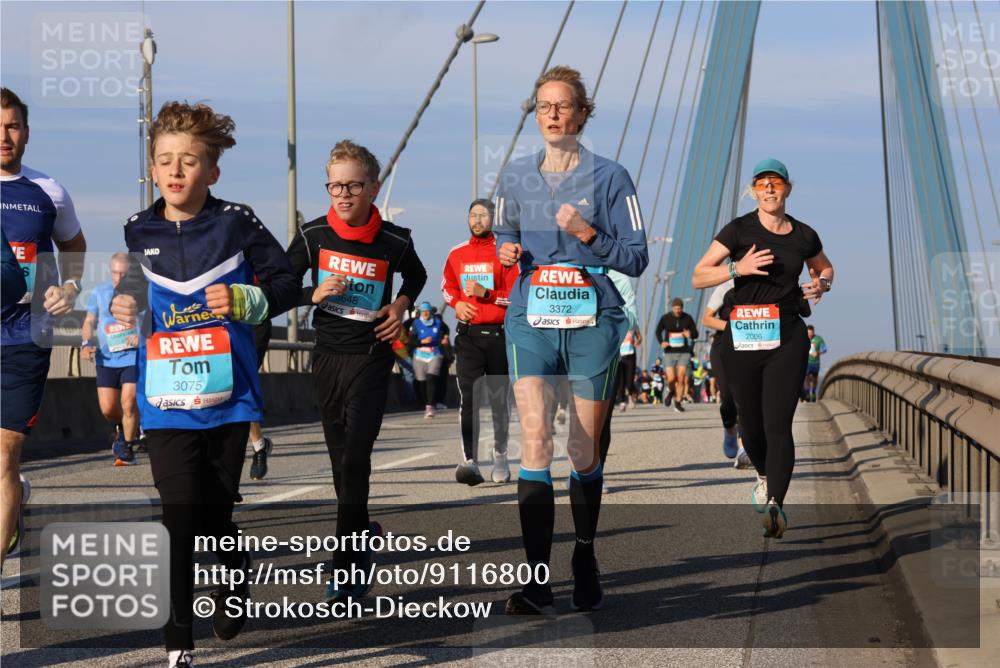 03.10.2025 - Köhlbrandbrückenlauf Strokosch-Dieckow http://msf.ph/oto/9116800 03.10.2025 09:49:54 Position 2 3075, 648, 3372, 2006 meine-sportfotos.de