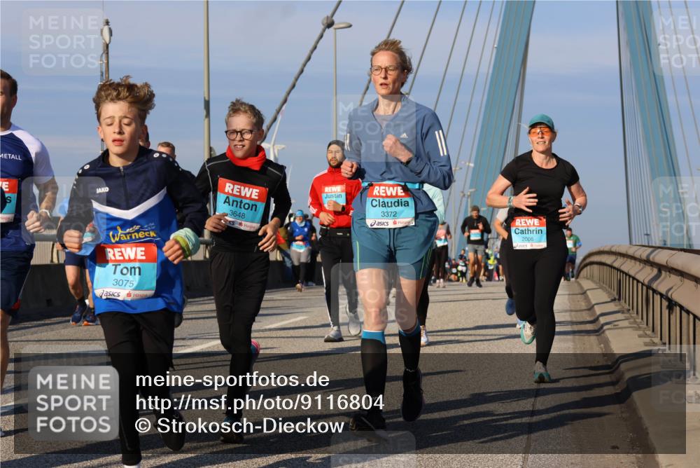 03.10.2025 - Köhlbrandbrückenlauf Strokosch-Dieckow http://msf.ph/oto/9116804 03.10.2025 09:49:54 Position 2 3648, 3075, 3372, 2006, 5 meine-sportfotos.de