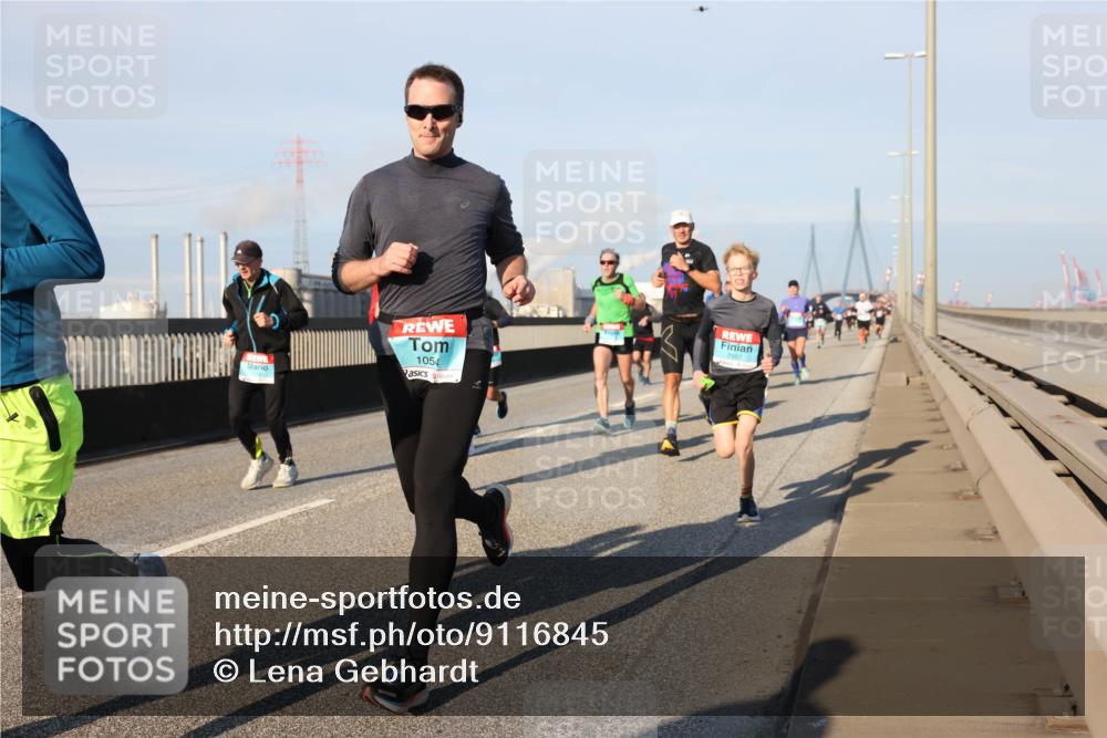 03.10.2025 - Köhlbrandbrückenlauf Lena Gebhardt http://msf.ph/oto/9116845 03.10.2025 09:44:13 Position 2 1054 meine-sportfotos.de