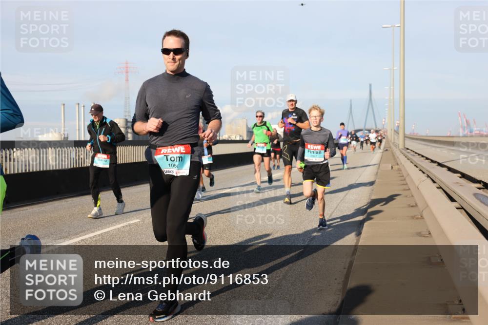03.10.2025 - Köhlbrandbrückenlauf Lena Gebhardt http://msf.ph/oto/9116853 03.10.2025 09:44:13 Position 2 1054, 2997 meine-sportfotos.de