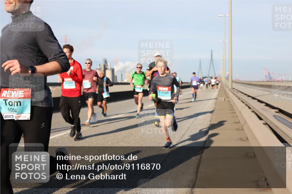 03.10.2025 - Köhlbrandbrückenlauf Lena Gebhardt http://msf.ph/oto/9116870 03.10.2025 09:44:13 Position 2 1054 meine-sportfotos.de