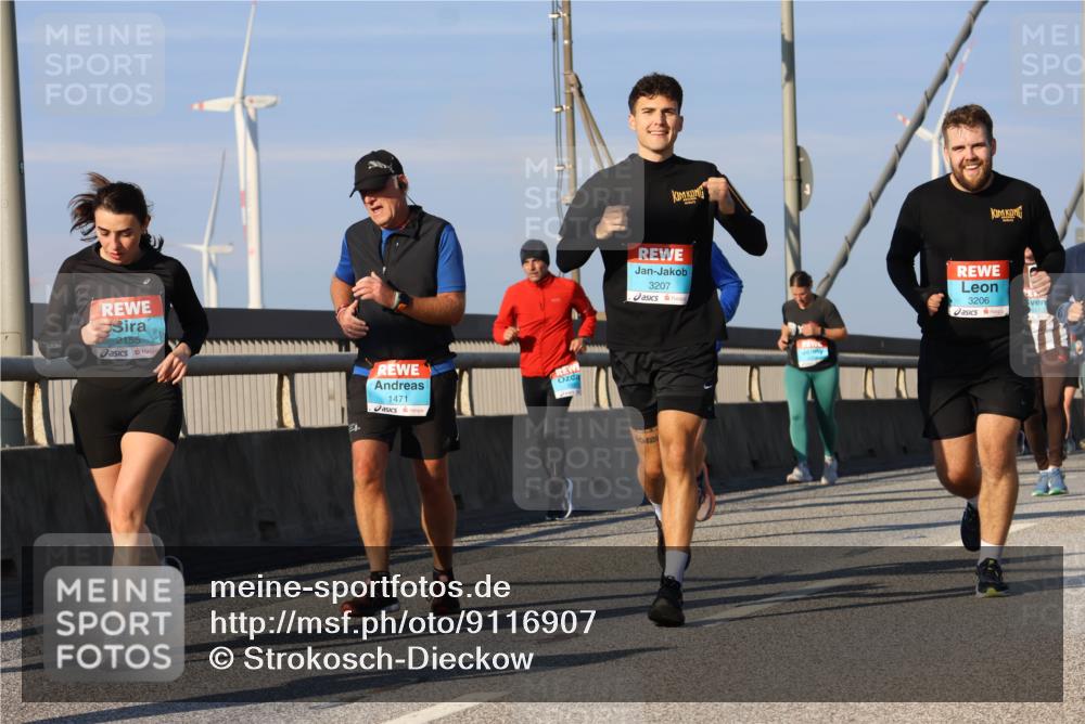 03.10.2025 - Köhlbrandbrückenlauf Strokosch-Dieckow http://msf.ph/oto/9116907 03.10.2025 09:50:10 Position 2 2155, 1471, 3207, 3206 meine-sportfotos.de