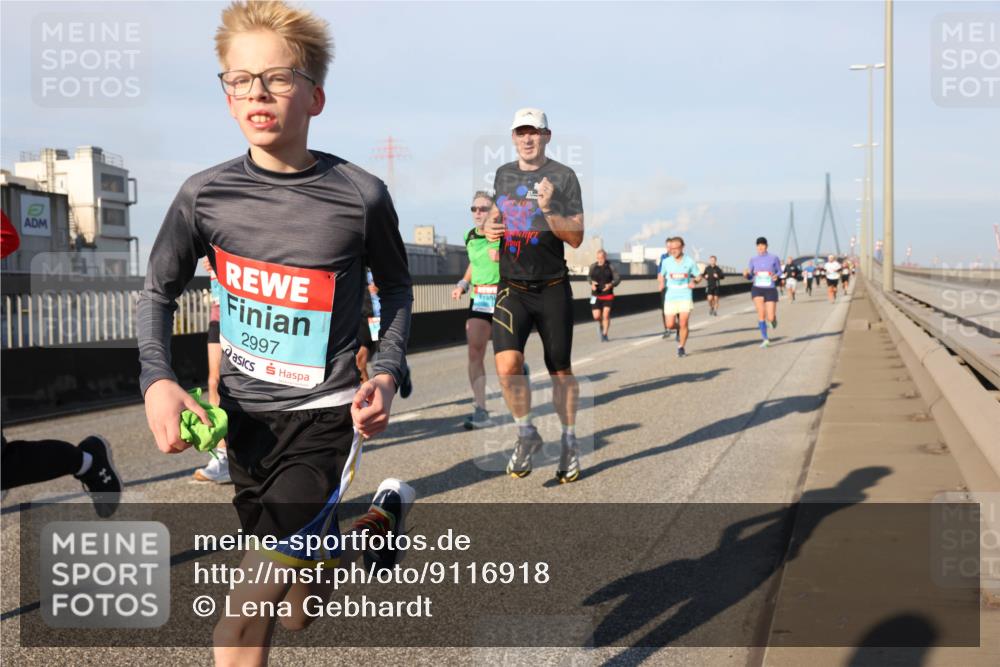 03.10.2025 - Köhlbrandbrückenlauf Lena Gebhardt http://msf.ph/oto/9116918 03.10.2025 09:44:14 Position 2 2997 meine-sportfotos.de