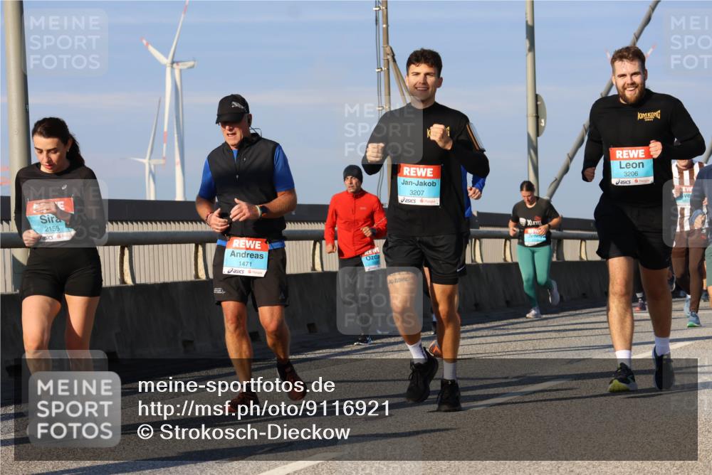 03.10.2025 - Köhlbrandbrückenlauf Strokosch-Dieckow http://msf.ph/oto/9116921 03.10.2025 09:50:10 Position 2 2155, 1471, 3207, 3206 meine-sportfotos.de