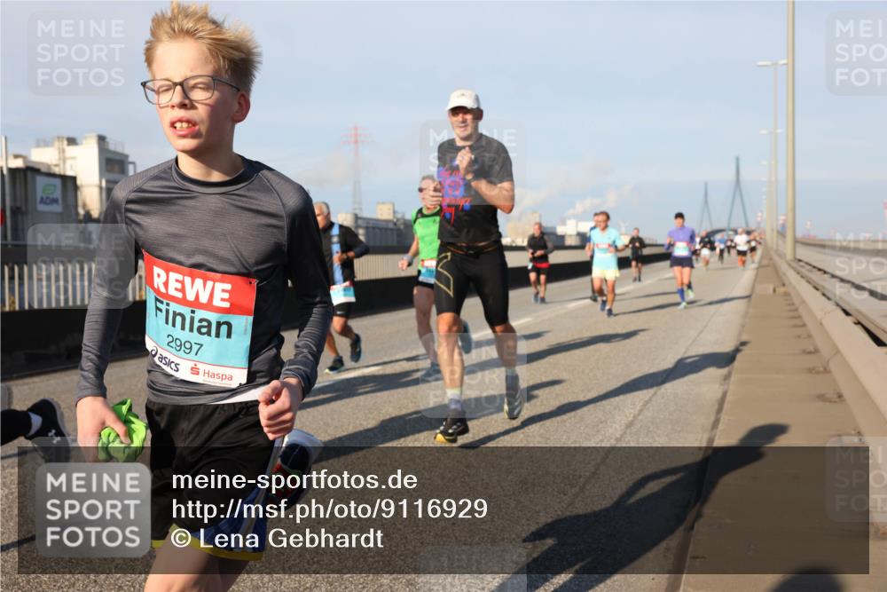 03.10.2025 - Köhlbrandbrückenlauf Lena Gebhardt http://msf.ph/oto/9116929 03.10.2025 09:44:14 Position 2 2997 meine-sportfotos.de