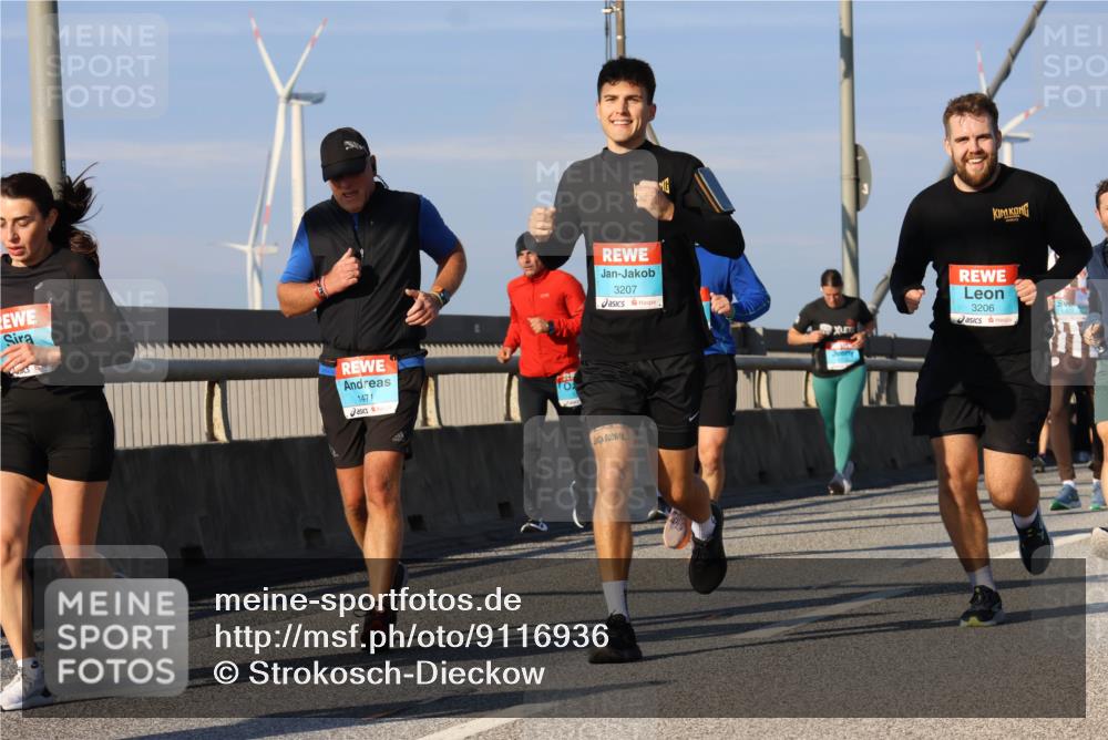 03.10.2025 - Köhlbrandbrückenlauf Strokosch-Dieckow http://msf.ph/oto/9116936 03.10.2025 09:50:10 Position 2 1471, 3207, 3206 meine-sportfotos.de