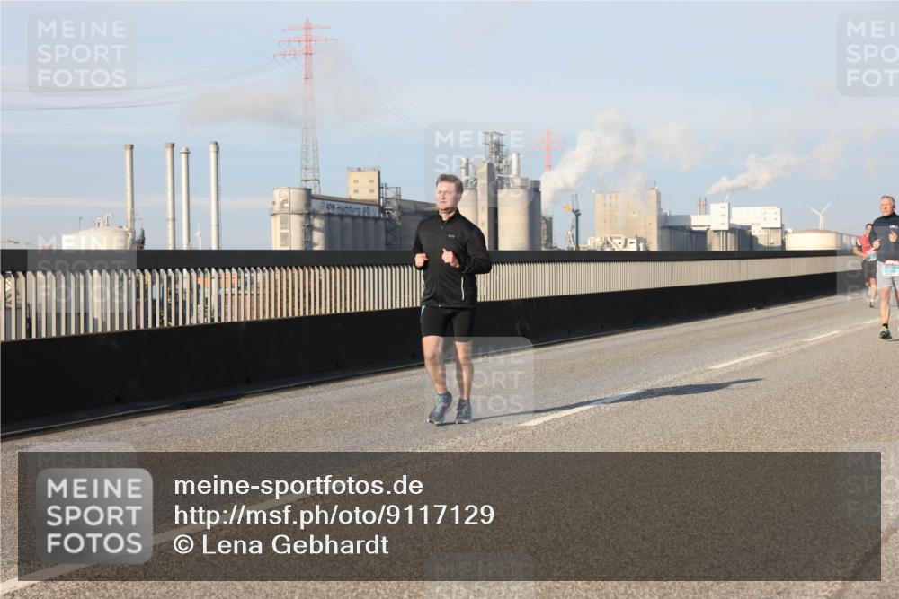 03.10.2025 - Köhlbrandbrückenlauf Lena Gebhardt http://msf.ph/oto/9117129 03.10.2025 09:44:19 Position 2  meine-sportfotos.de