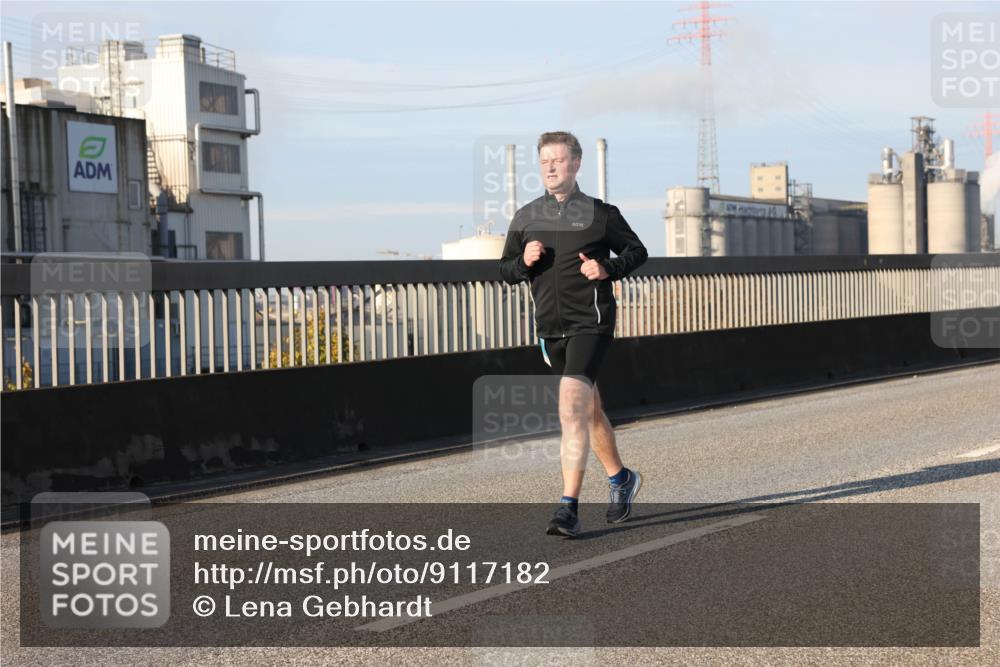 03.10.2025 - Köhlbrandbrückenlauf Lena Gebhardt http://msf.ph/oto/9117182 03.10.2025 09:44:21 Position 2  meine-sportfotos.de