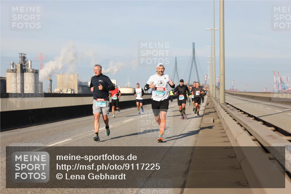 03.10.2025 - Köhlbrandbrückenlauf Lena Gebhardt http://msf.ph/oto/9117225 03.10.2025 09:44:22 Position 2 3137 meine-sportfotos.de