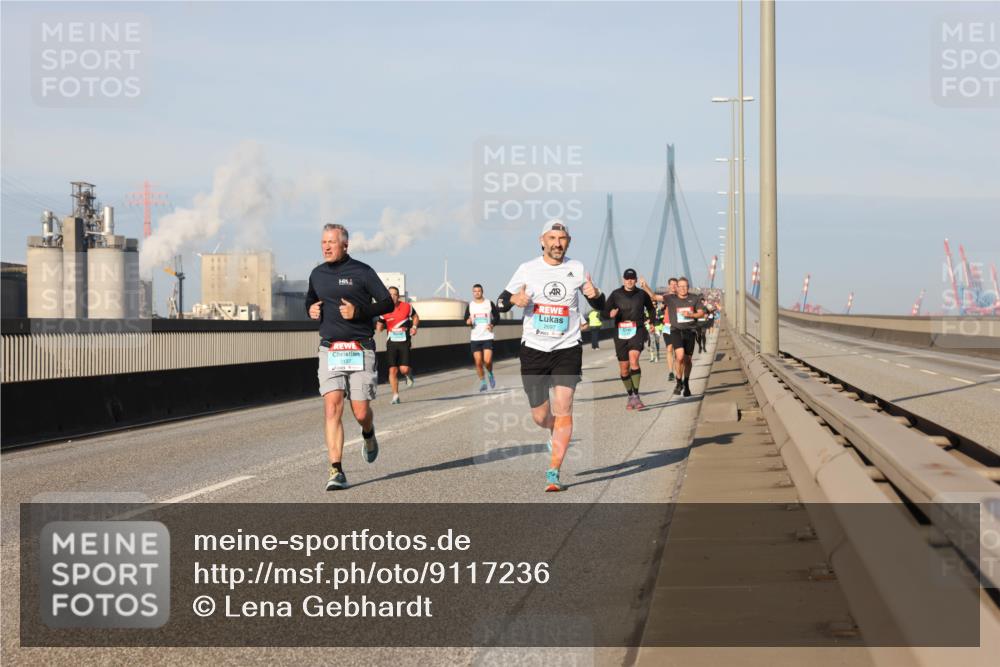 03.10.2025 - Köhlbrandbrückenlauf Lena Gebhardt http://msf.ph/oto/9117236 03.10.2025 09:44:22 Position 2 3137, 2697 meine-sportfotos.de