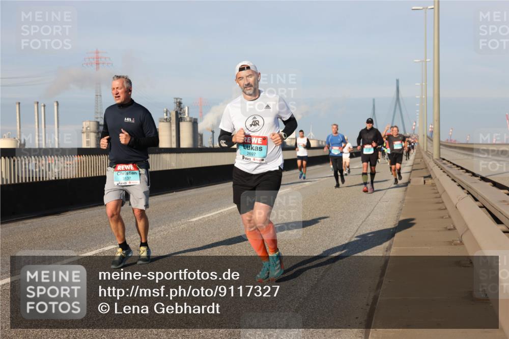 03.10.2025 - Köhlbrandbrückenlauf Lena Gebhardt http://msf.ph/oto/9117327 03.10.2025 09:44:24 Position 2 3137, 2697 meine-sportfotos.de