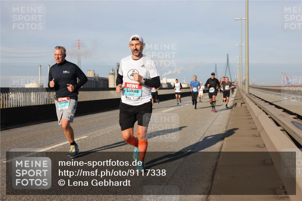 03.10.2025 - Köhlbrandbrückenlauf Lena Gebhardt http://msf.ph/oto/9117338 03.10.2025 09:44:24 Position 2 313, 2697 meine-sportfotos.de