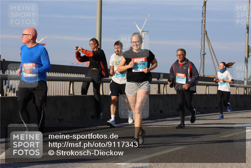 03.10.2025 - Köhlbrandbrückenlauf Strokosch-Dieckow http://msf.ph/oto/9117343 03.10.2025 09:50:52 Position 2 3276, 1513, 1287 meine-sportfotos.de