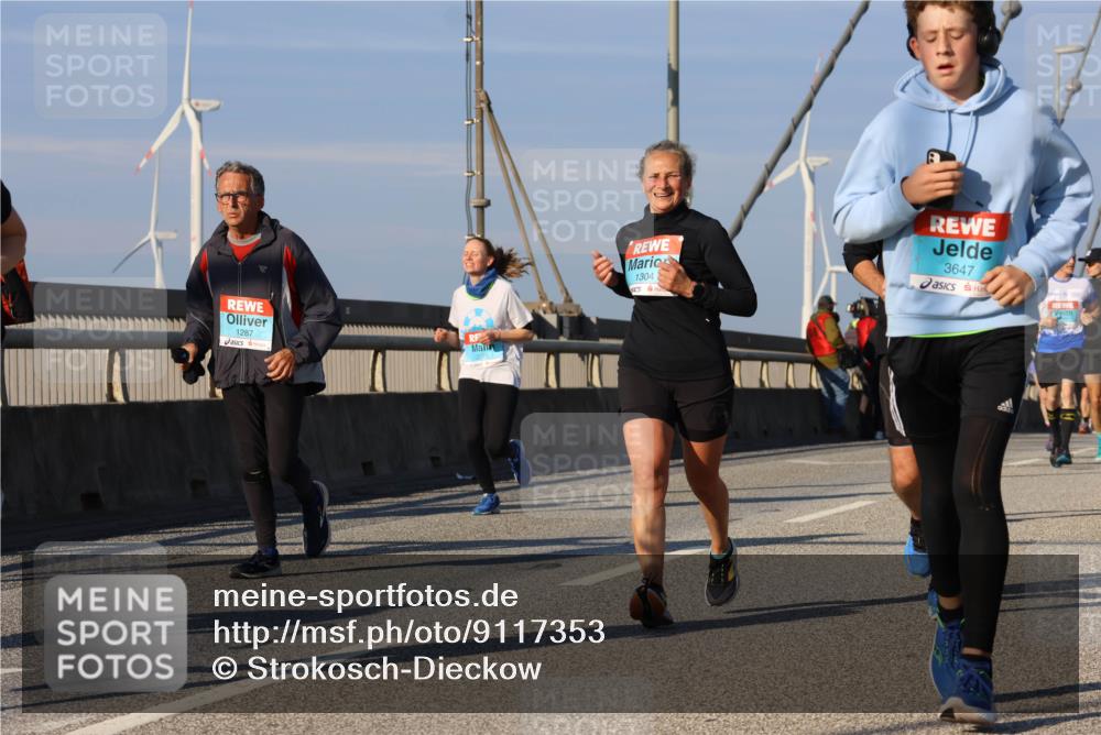 03.10.2025 - Köhlbrandbrückenlauf Strokosch-Dieckow http://msf.ph/oto/9117353 03.10.2025 09:50:53 Position 2 1287, 1304, 3647 meine-sportfotos.de
