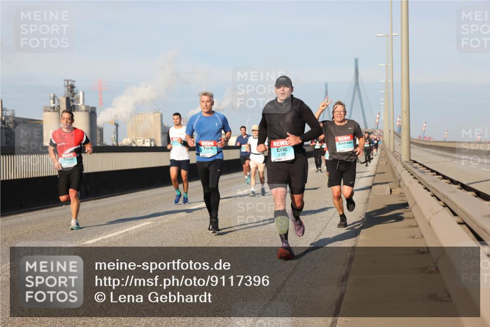 03.10.2025 - Köhlbrandbrückenlauf Lena Gebhardt http://msf.ph/oto/9117396 03.10.2025 09:44:26 Position 2 1077, 2709 meine-sportfotos.de