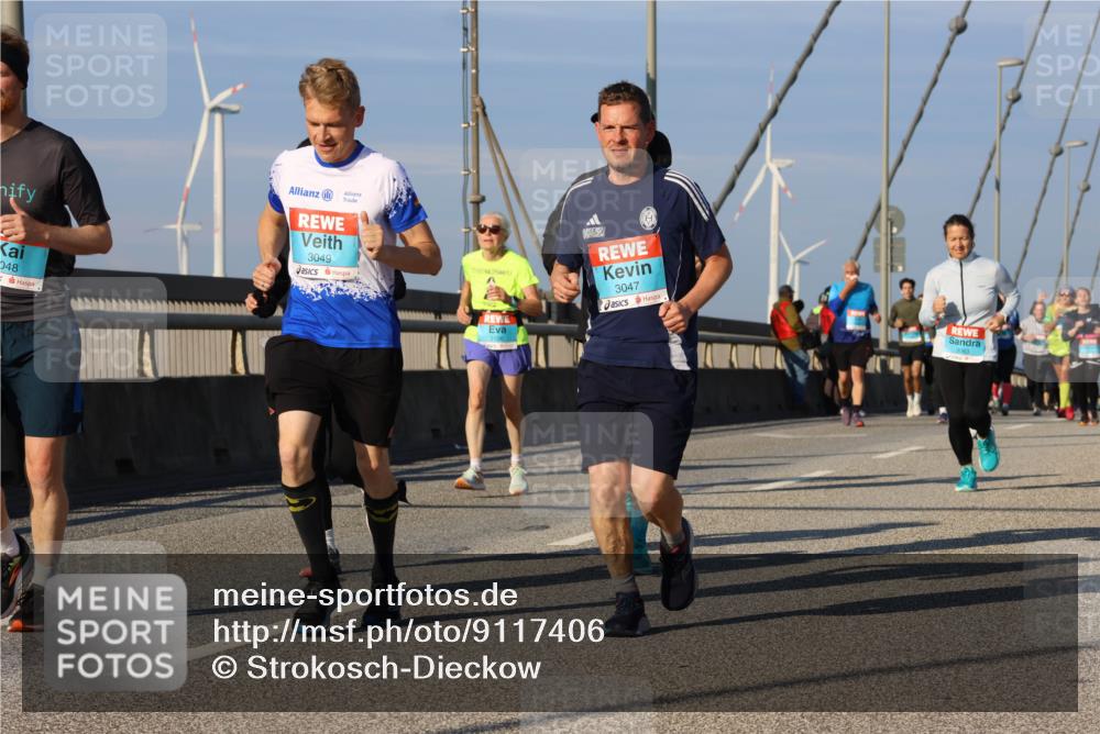 03.10.2025 - Köhlbrandbrückenlauf Strokosch-Dieckow http://msf.ph/oto/9117406 03.10.2025 09:51:01 Position 2 3049, 48, 3047 meine-sportfotos.de
