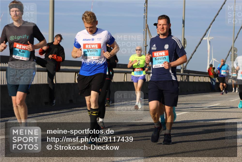 03.10.2025 - Köhlbrandbrückenlauf Strokosch-Dieckow http://msf.ph/oto/9117439 03.10.2025 09:51:01 Position 2 3048, 3049, 3106, 3047 meine-sportfotos.de