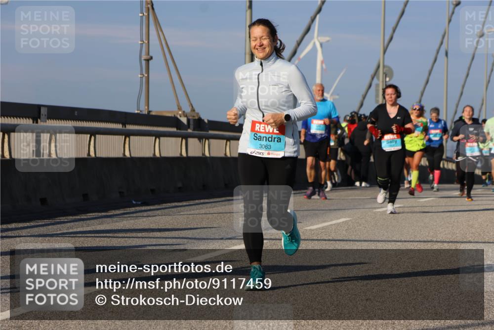 03.10.2025 - Köhlbrandbrückenlauf Strokosch-Dieckow http://msf.ph/oto/9117459 03.10.2025 09:51:04 Position 2 3063 meine-sportfotos.de