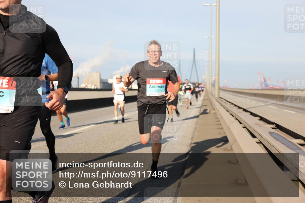 03.10.2025 - Köhlbrandbrückenlauf Lena Gebhardt http://msf.ph/oto/9117496 03.10.2025 09:44:28 Position 2 1077 meine-sportfotos.de