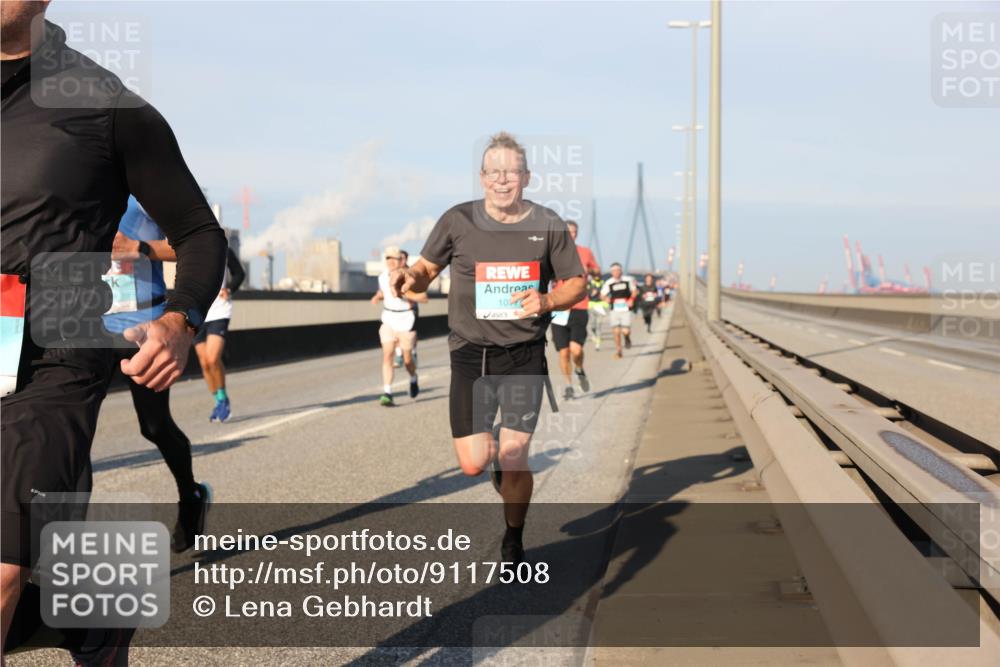 03.10.2025 - Köhlbrandbrückenlauf Lena Gebhardt http://msf.ph/oto/9117508 03.10.2025 09:44:28 Position 2 10 meine-sportfotos.de