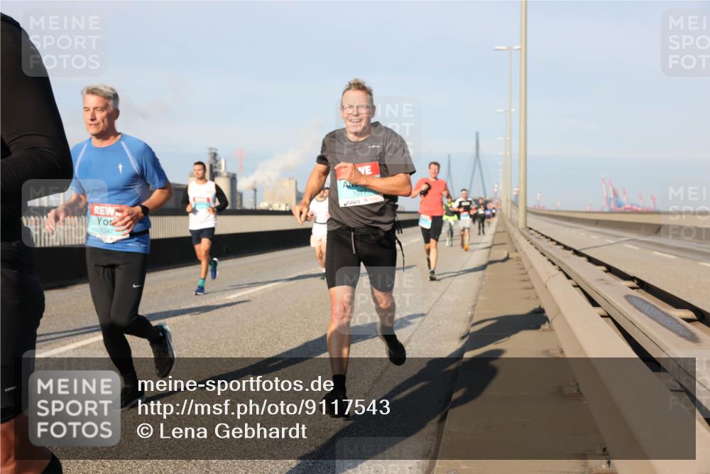 03.10.2025 - Köhlbrandbrückenlauf Lena Gebhardt http://msf.ph/oto/9117543 03.10.2025 09:44:28 Position 2 1247, 1077 meine-sportfotos.de