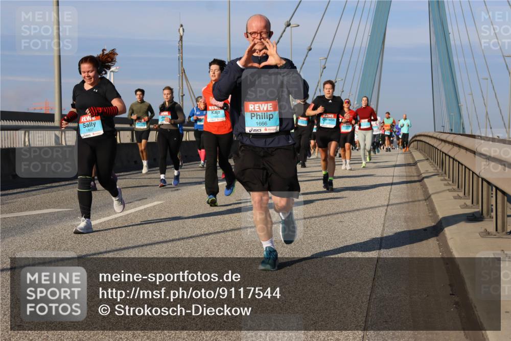 03.10.2025 - Köhlbrandbrückenlauf Strokosch-Dieckow http://msf.ph/oto/9117544 03.10.2025 09:51:10 Position 2 1807, 1480, 1666 meine-sportfotos.de