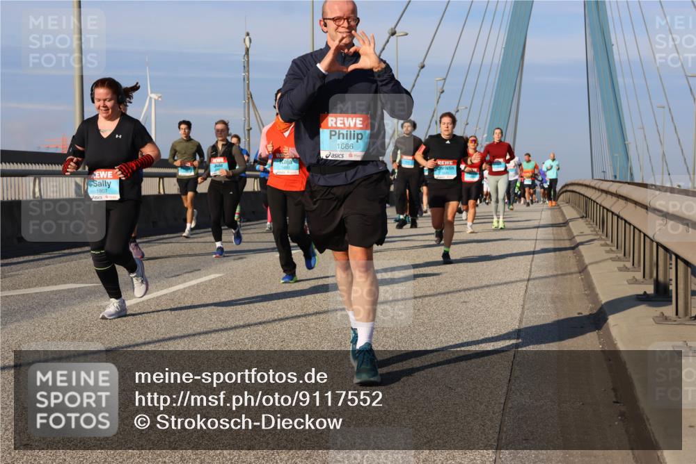 03.10.2025 - Köhlbrandbrückenlauf Strokosch-Dieckow http://msf.ph/oto/9117552 03.10.2025 09:51:11 Position 2 1807, 1480, 1666, 1649 meine-sportfotos.de