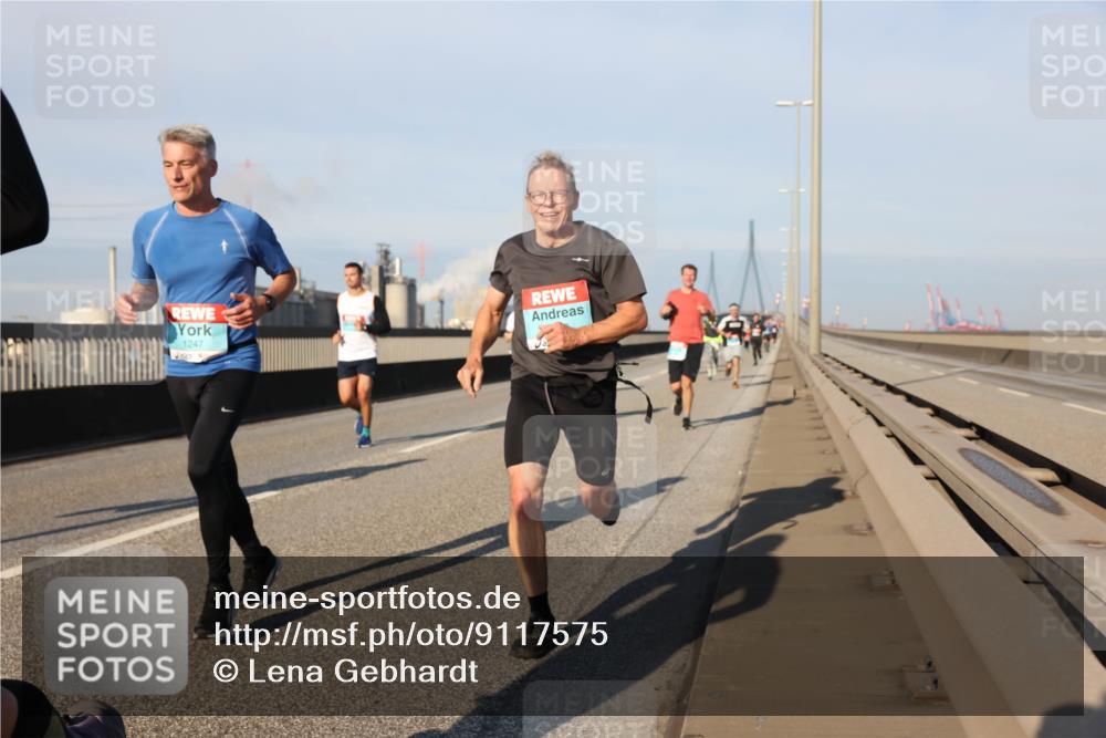 03.10.2025 - Köhlbrandbrückenlauf Lena Gebhardt http://msf.ph/oto/9117575 03.10.2025 09:44:28 Position 2 1247 meine-sportfotos.de