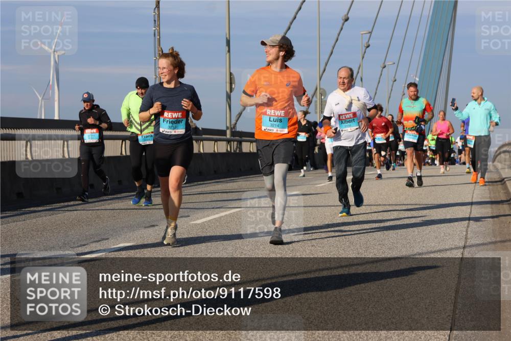 03.10.2025 - Köhlbrandbrückenlauf Strokosch-Dieckow http://msf.ph/oto/9117598 03.10.2025 09:51:18 Position 2 3213, 3214, 2056 meine-sportfotos.de