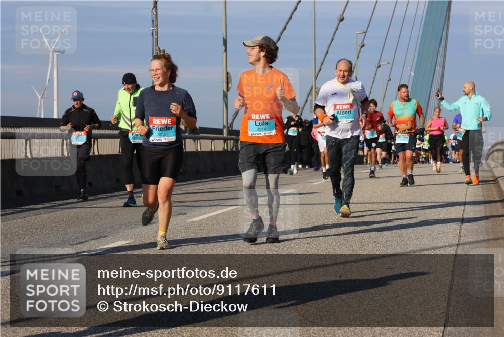 03.10.2025 - Köhlbrandbrückenlauf Strokosch-Dieckow http://msf.ph/oto/9117611 03.10.2025 09:51:18 Position 2 3213, 3214, 2056 meine-sportfotos.de