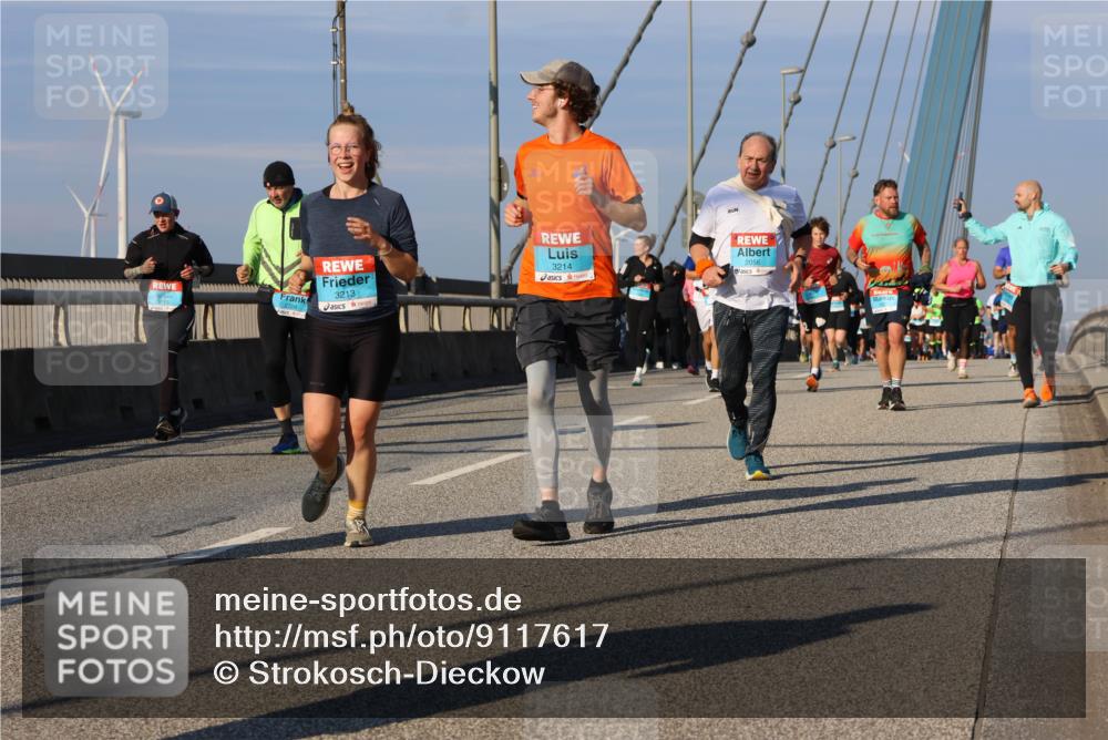 03.10.2025 - Köhlbrandbrückenlauf Strokosch-Dieckow http://msf.ph/oto/9117617 03.10.2025 09:51:18 Position 2 2724, 3213, 3214 meine-sportfotos.de