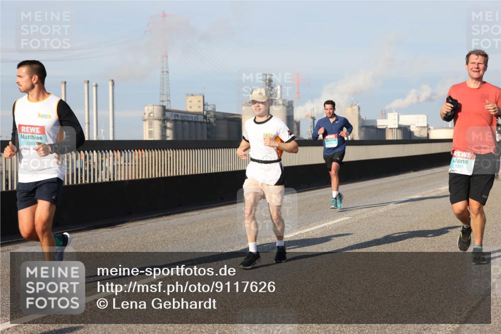 03.10.2025 - Köhlbrandbrückenlauf Lena Gebhardt http://msf.ph/oto/9117626 03.10.2025 09:44:30 Position 2 3343, 1231 meine-sportfotos.de