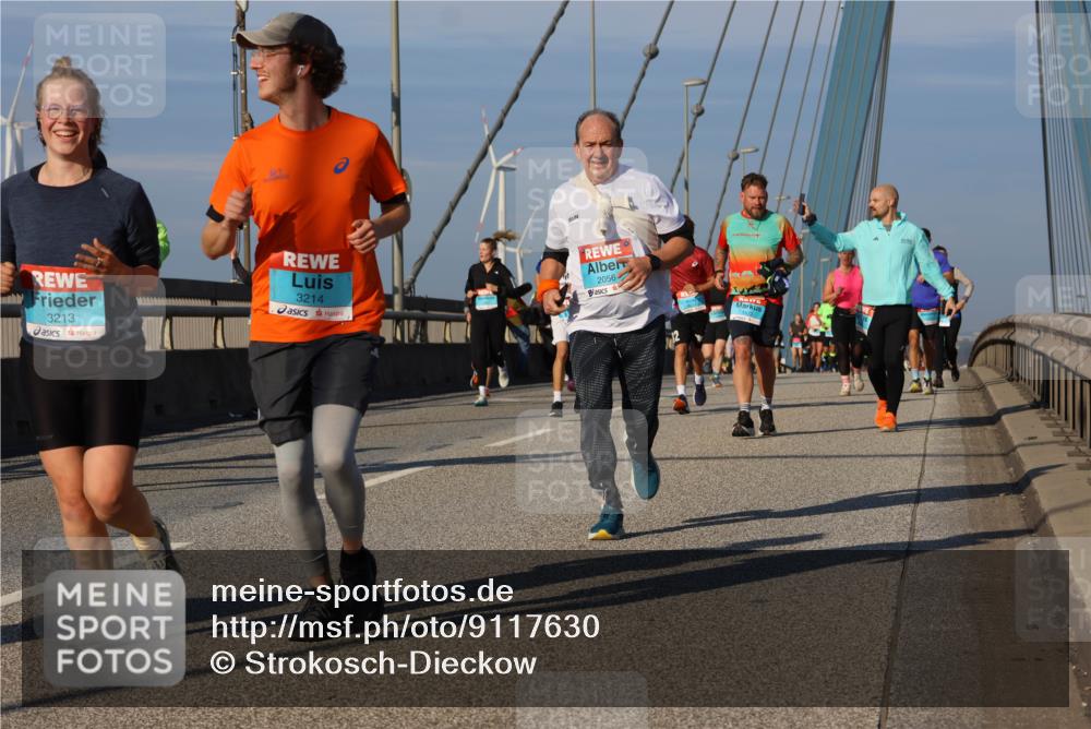 03.10.2025 - Köhlbrandbrückenlauf Strokosch-Dieckow http://msf.ph/oto/9117630 03.10.2025 09:51:20 Position 2 3213, 3214, 2056 meine-sportfotos.de