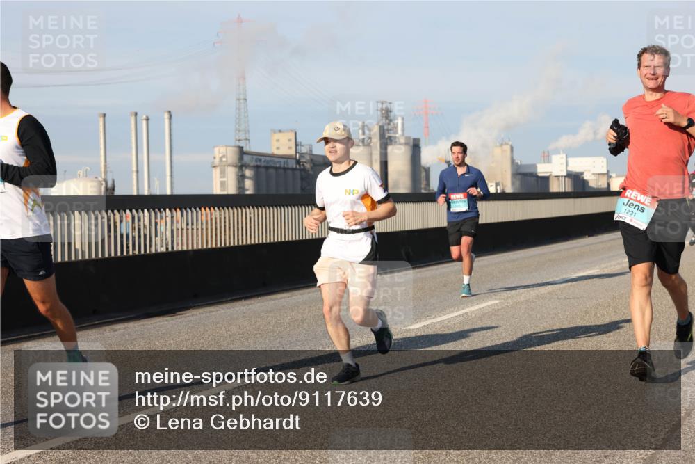 03.10.2025 - Köhlbrandbrückenlauf Lena Gebhardt http://msf.ph/oto/9117639 03.10.2025 09:44:30 Position 2 1231 meine-sportfotos.de