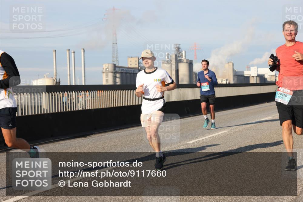 03.10.2025 - Köhlbrandbrückenlauf Lena Gebhardt http://msf.ph/oto/9117660 03.10.2025 09:44:30 Position 2 1231 meine-sportfotos.de