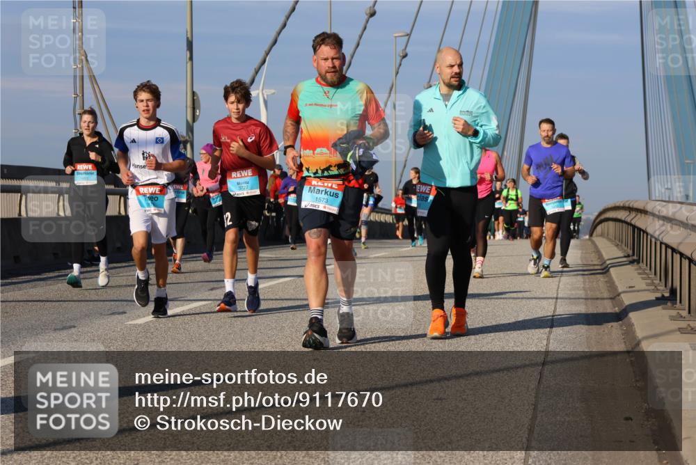 03.10.2025 - Köhlbrandbrückenlauf Strokosch-Dieckow http://msf.ph/oto/9117670 03.10.2025 09:51:23 Position 2 1693, 3727, 1573 meine-sportfotos.de