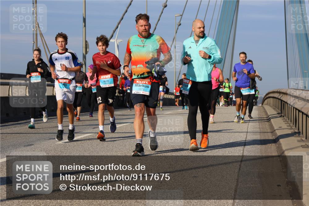 03.10.2025 - Köhlbrandbrückenlauf Strokosch-Dieckow http://msf.ph/oto/9117675 03.10.2025 09:51:23 Position 2 1693, 3727, 1573, 32 meine-sportfotos.de