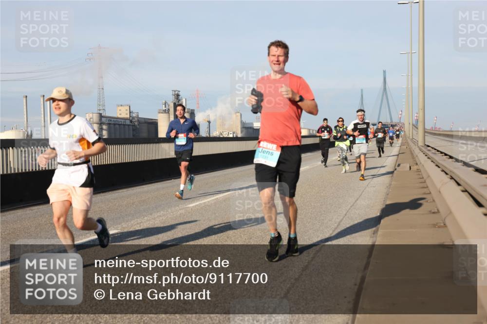 03.10.2025 - Köhlbrandbrückenlauf Lena Gebhardt http://msf.ph/oto/9117700 03.10.2025 09:44:31 Position 2 1231 meine-sportfotos.de