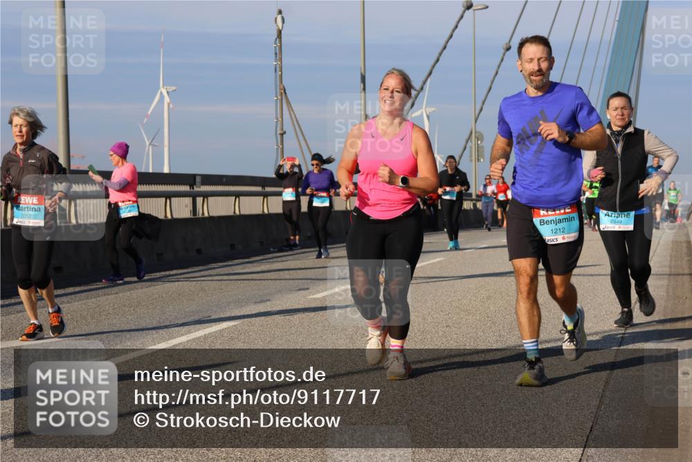 03.10.2025 - Köhlbrandbrückenlauf Strokosch-Dieckow http://msf.ph/oto/9117717 03.10.2025 09:51:29 Position 2 3252, 1212, 2949 meine-sportfotos.de