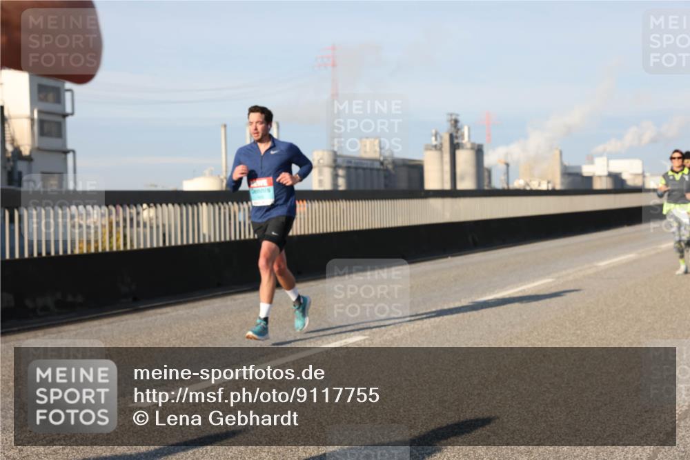03.10.2025 - Köhlbrandbrückenlauf Lena Gebhardt http://msf.ph/oto/9117755 03.10.2025 09:44:32 Position 2  meine-sportfotos.de