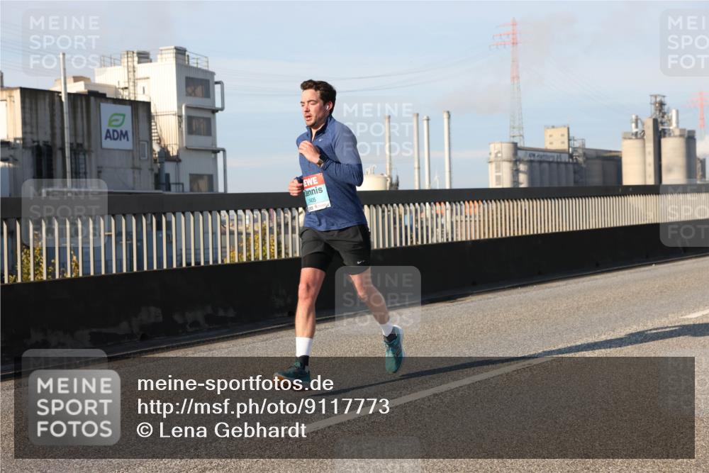 03.10.2025 - Köhlbrandbrückenlauf Lena Gebhardt http://msf.ph/oto/9117773 03.10.2025 09:44:32 Position 2 1405 meine-sportfotos.de