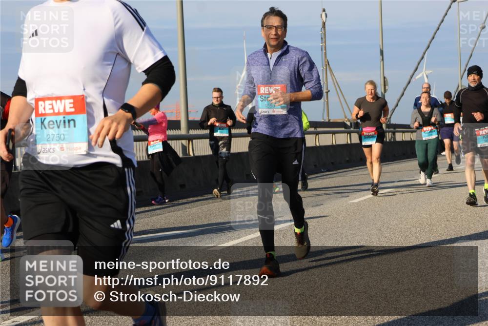 03.10.2025 - Köhlbrandbrückenlauf Strokosch-Dieckow http://msf.ph/oto/9117892 03.10.2025 09:51:46 Position 2 2750, 1556 meine-sportfotos.de