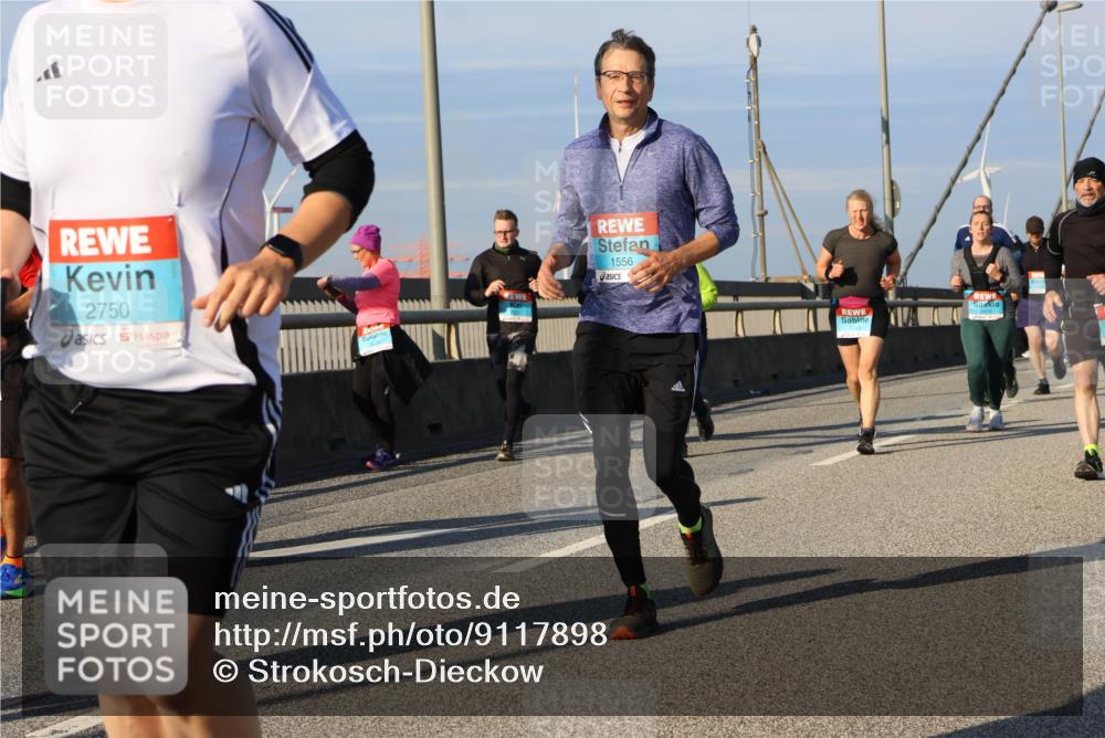 03.10.2025 - Köhlbrandbrückenlauf Strokosch-Dieckow http://msf.ph/oto/9117898 03.10.2025 09:51:46 Position 2 2750, 1556 meine-sportfotos.de