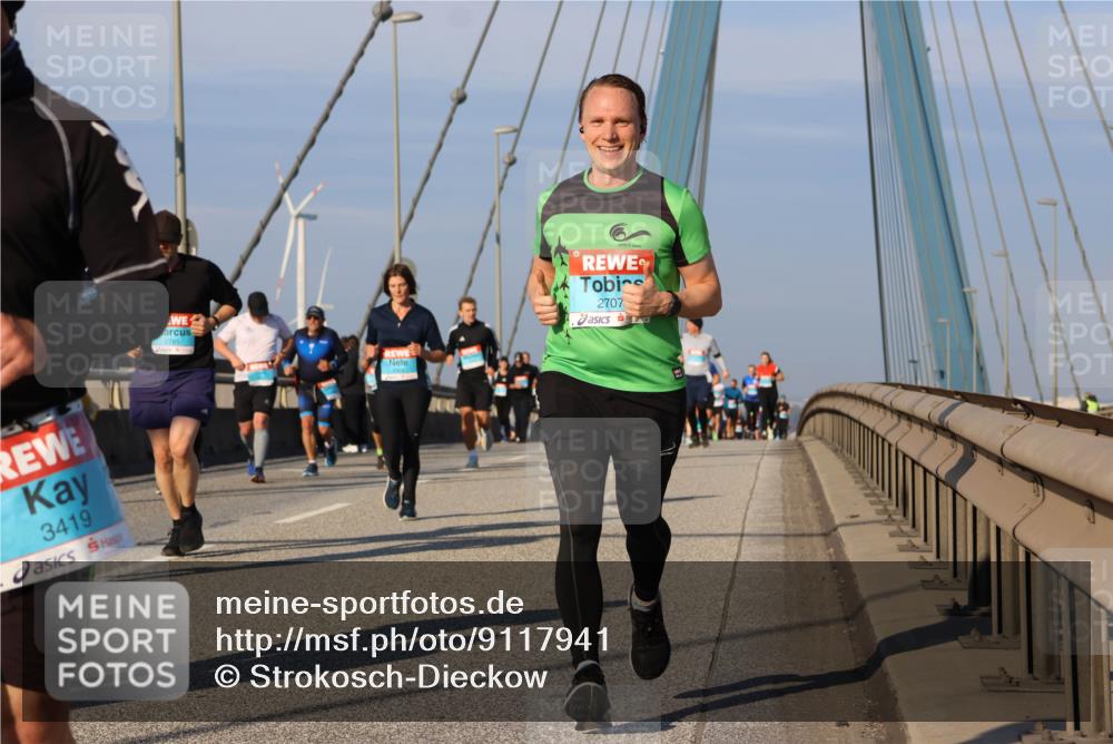 03.10.2025 - Köhlbrandbrückenlauf Strokosch-Dieckow http://msf.ph/oto/9117941 03.10.2025 09:51:50 Position 2 3419, 2785, 2707 meine-sportfotos.de