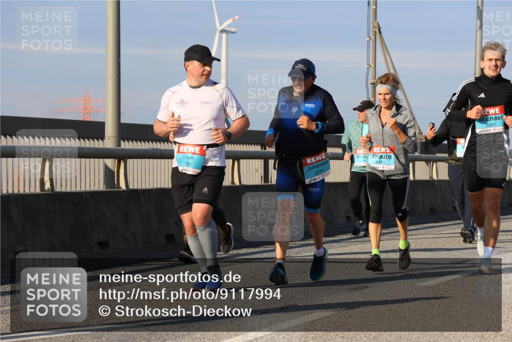 03.10.2025 - Köhlbrandbrückenlauf Strokosch-Dieckow http://msf.ph/oto/9117994 03.10.2025 09:51:56 Position 2 385, 2974, 1794, 2423, 2422 meine-sportfotos.de