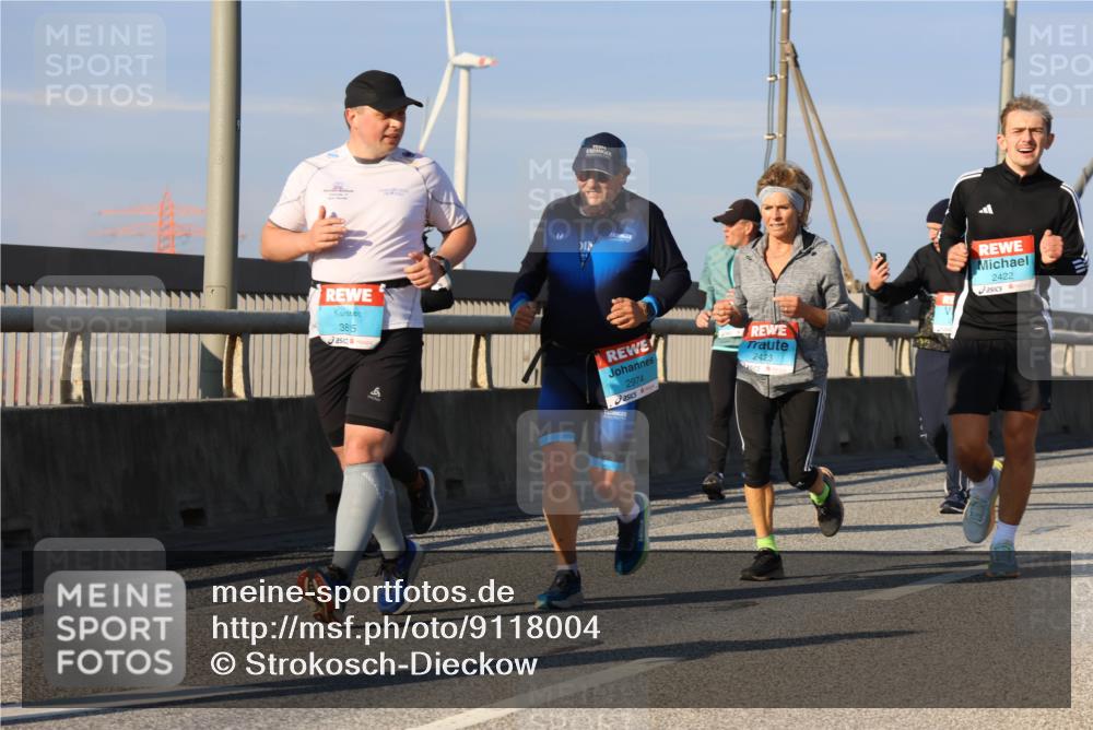 03.10.2025 - Köhlbrandbrückenlauf Strokosch-Dieckow http://msf.ph/oto/9118004 03.10.2025 09:51:56 Position 2 385, 2974, 2423, 2422 meine-sportfotos.de