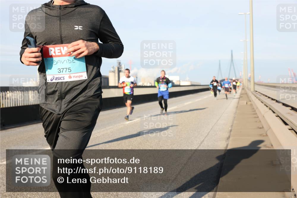 03.10.2025 - Köhlbrandbrückenlauf Lena Gebhardt http://msf.ph/oto/9118189 03.10.2025 09:44:40 Position 2 3775 meine-sportfotos.de