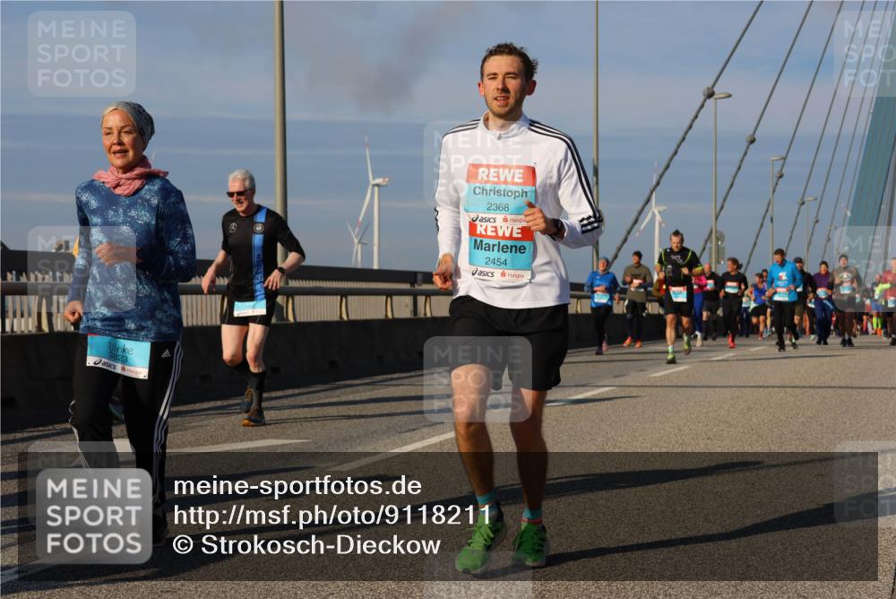 03.10.2025 - Köhlbrandbrückenlauf Strokosch-Dieckow http://msf.ph/oto/9118211 03.10.2025 09:52:19 Position 2 3823, 2368, 2454 meine-sportfotos.de