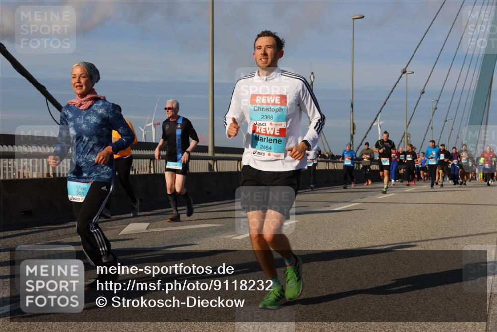 03.10.2025 - Köhlbrandbrückenlauf Strokosch-Dieckow http://msf.ph/oto/9118232 03.10.2025 09:52:19 Position 2 3823, 2368, 2454 meine-sportfotos.de